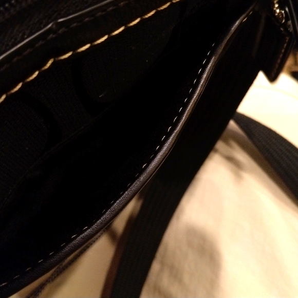 COACH 🖤Classic Signature Crossbody Bag - Picture 4 of 10